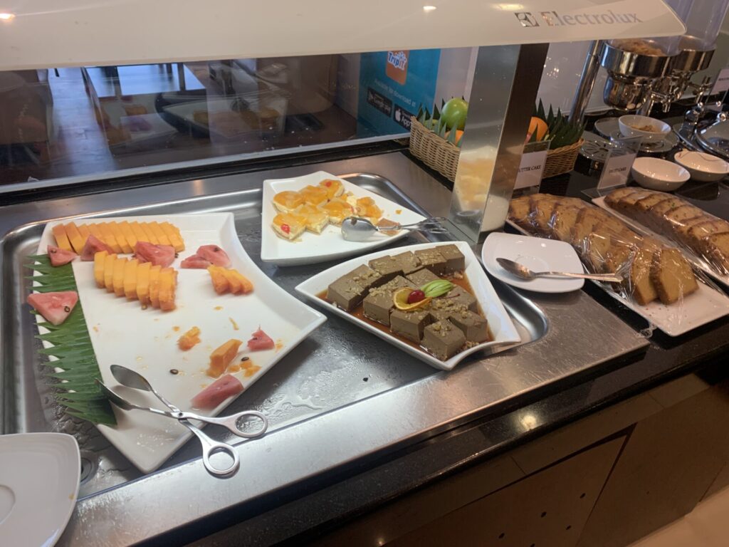 Flying Business reviews the Srilankan Airlines Serendib Lounge in Colombo's Bandaranaike International Airport in Sri Lanka. 