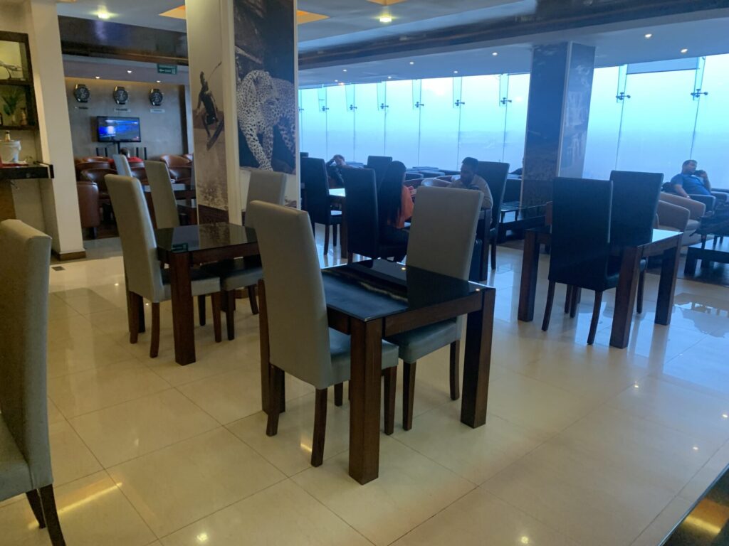 Flying Business reviews the Srilankan Airlines Serendib Lounge in Colombo's Bandaranaike International Airport in Sri Lanka. 