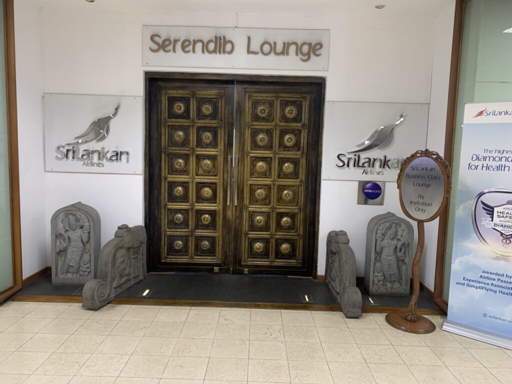 Flying Business reviews the Srilankan Airlines Serendib Lounge in Colombo's Bandaranaike International Airport in Sri Lanka. 