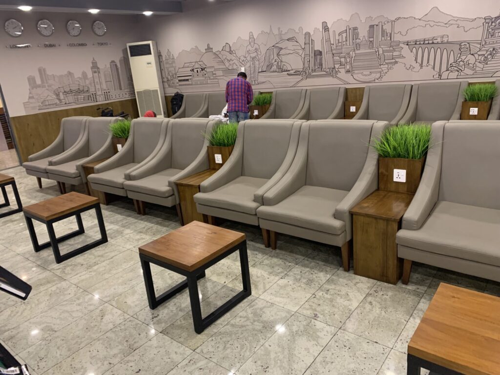 Flying Business reviews the Srilankan Airlines Serendiva Lounge at Colombo's Bandaranaike Airport. 