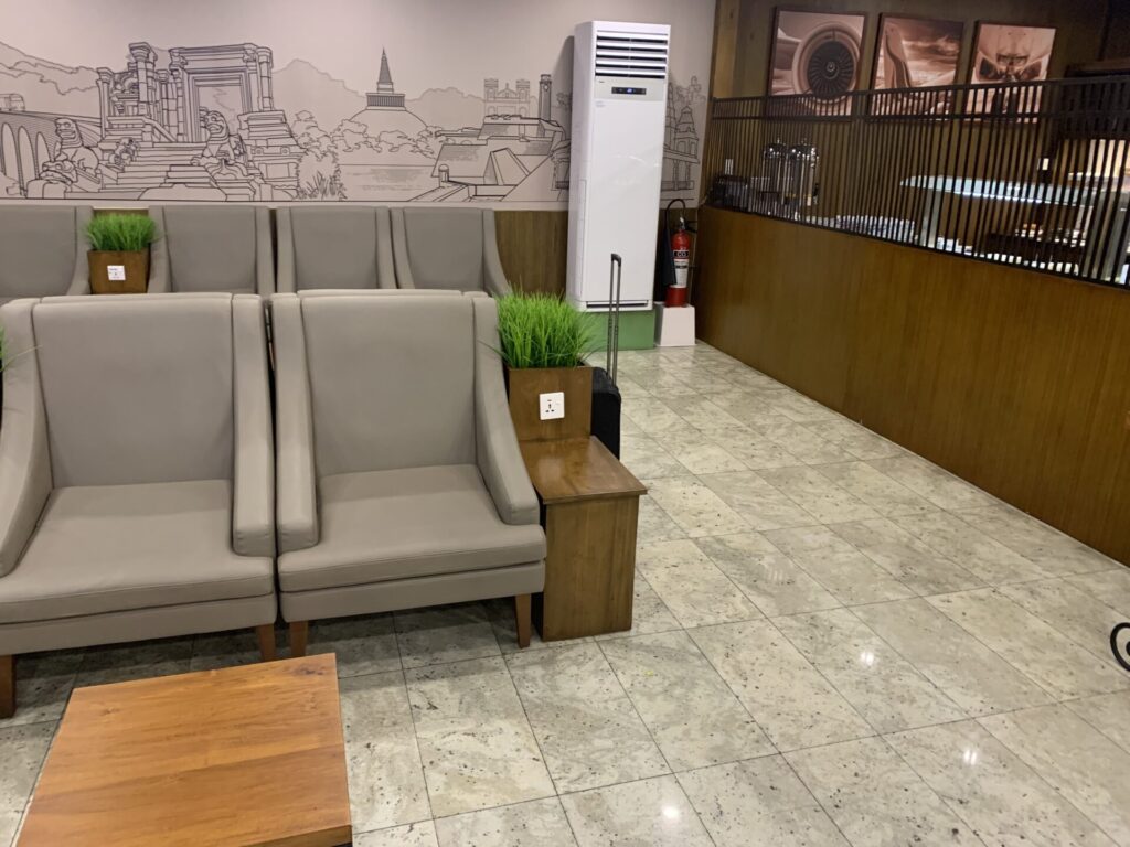 Flying Business reviews the Srilankan Airlines Serendiva Lounge at Colombo's Bandaranaike Airport. 