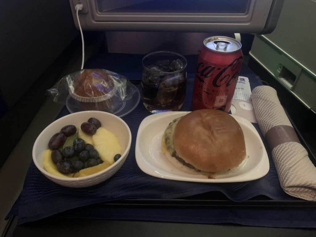 Neil Scrivener reviews United UA933 from Frankfurt (FRA) to Washington (IAD) in Polaris (Business Class). 