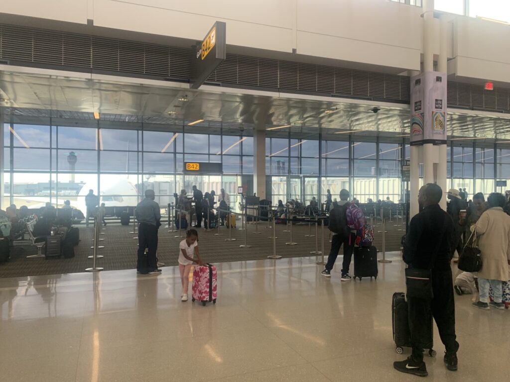 Flying Business reviews the British Airways Lounge in Washington Dulles' Airport, in Concourse B - which also serves as a Priority Pass Lounge. 