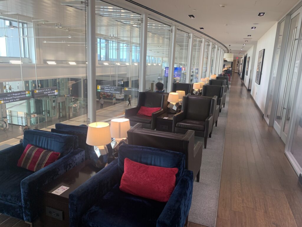 Flying Business reviews the British Airways Lounge in Washington Dulles' Airport, in Concourse B - which also serves as a Priority Pass Lounge. 