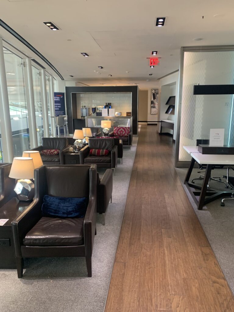 Flying Business reviews the British Airways Lounge in Washington Dulles' Airport, in Concourse B - which also serves as a Priority Pass Lounge. 