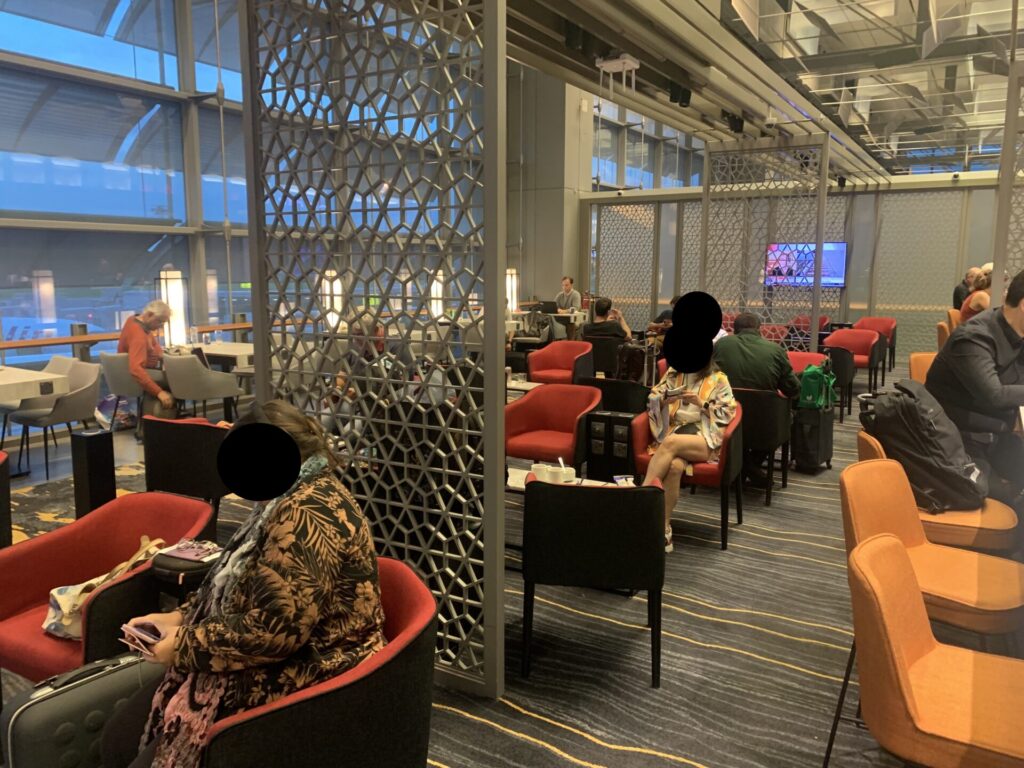 Flying Business reviews the Marhaba Lounge in Singapore's Changi Airport, in Terminal 3. Access via American Express or flying Business Class. 