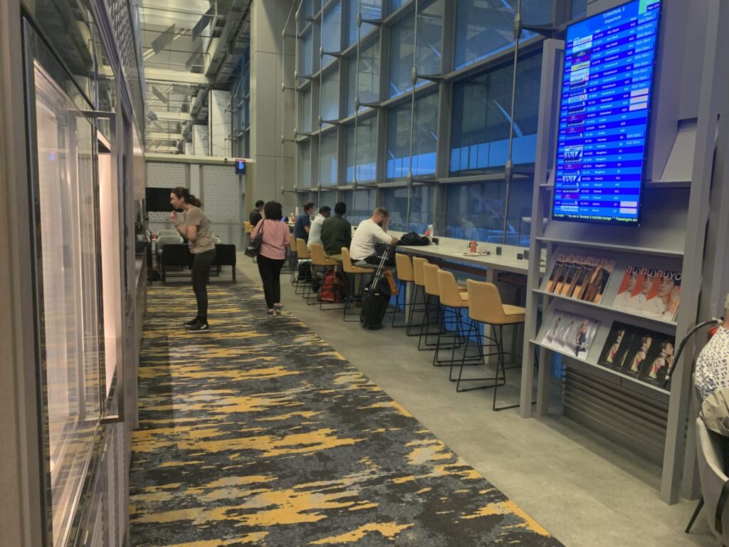 Flying Business reviews the Marhaba Lounge in Singapore's Changi Airport, in Terminal 3. Access via American Express or flying Business Class. 