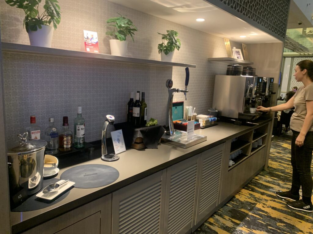 Flying Business reviews the Marhaba Lounge in Singapore's Changi Airport, in Terminal 3. Access via American Express or flying Business Class. 