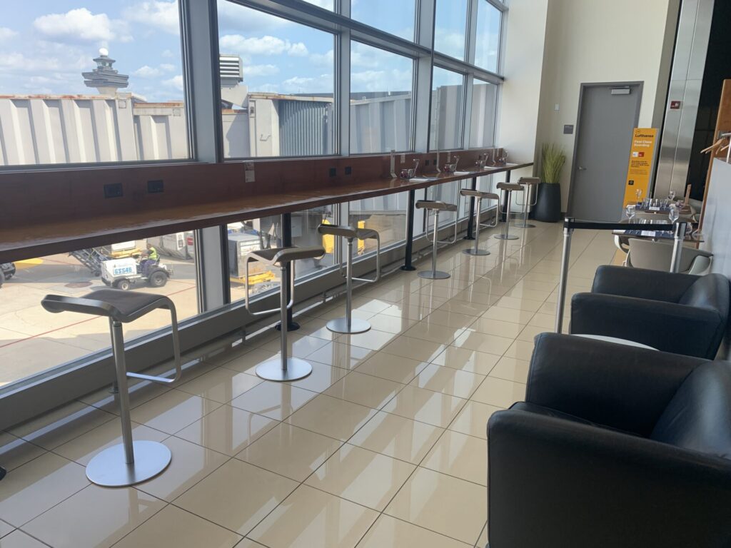 Neil Scrivener reviews Lufthansa's Business and Senator lounges in Washington Dulles' (IAD) Concourse B.