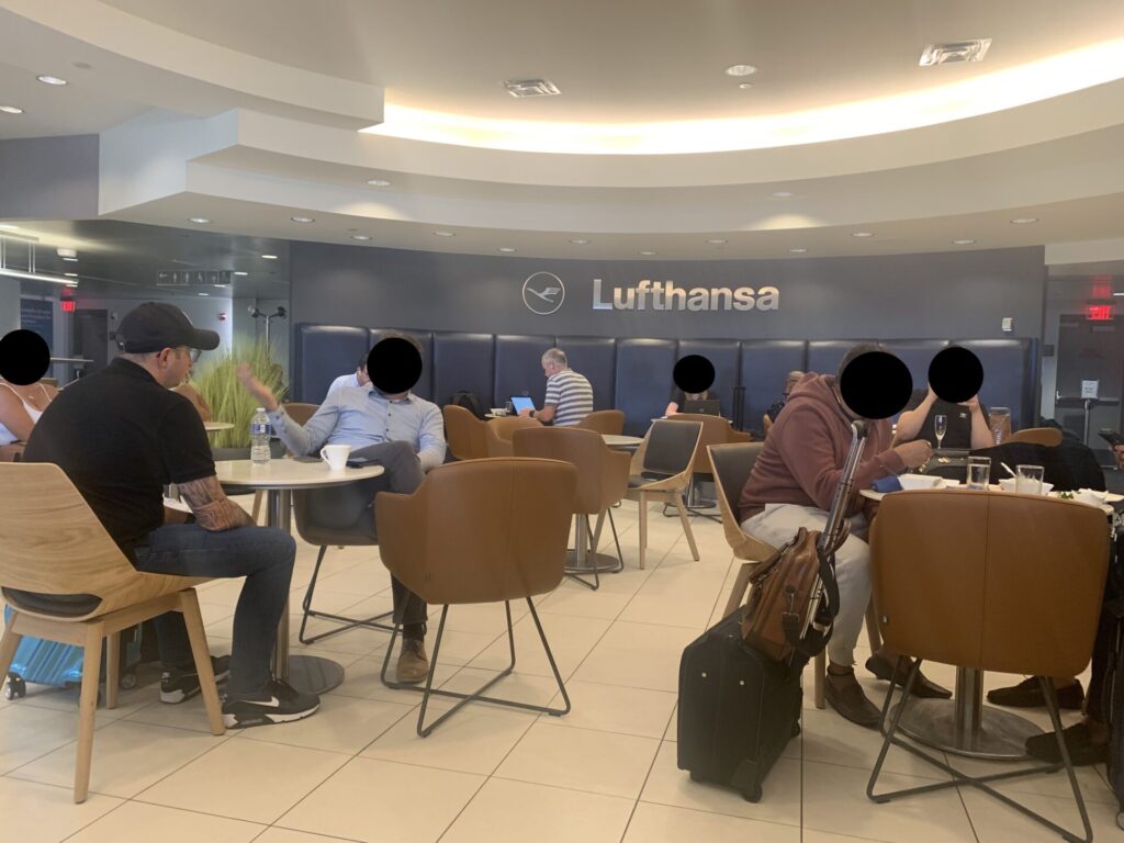 Neil Scrivener reviews Lufthansa's Business and Senator lounges in Washington Dulles' (IAD) Concourse B.