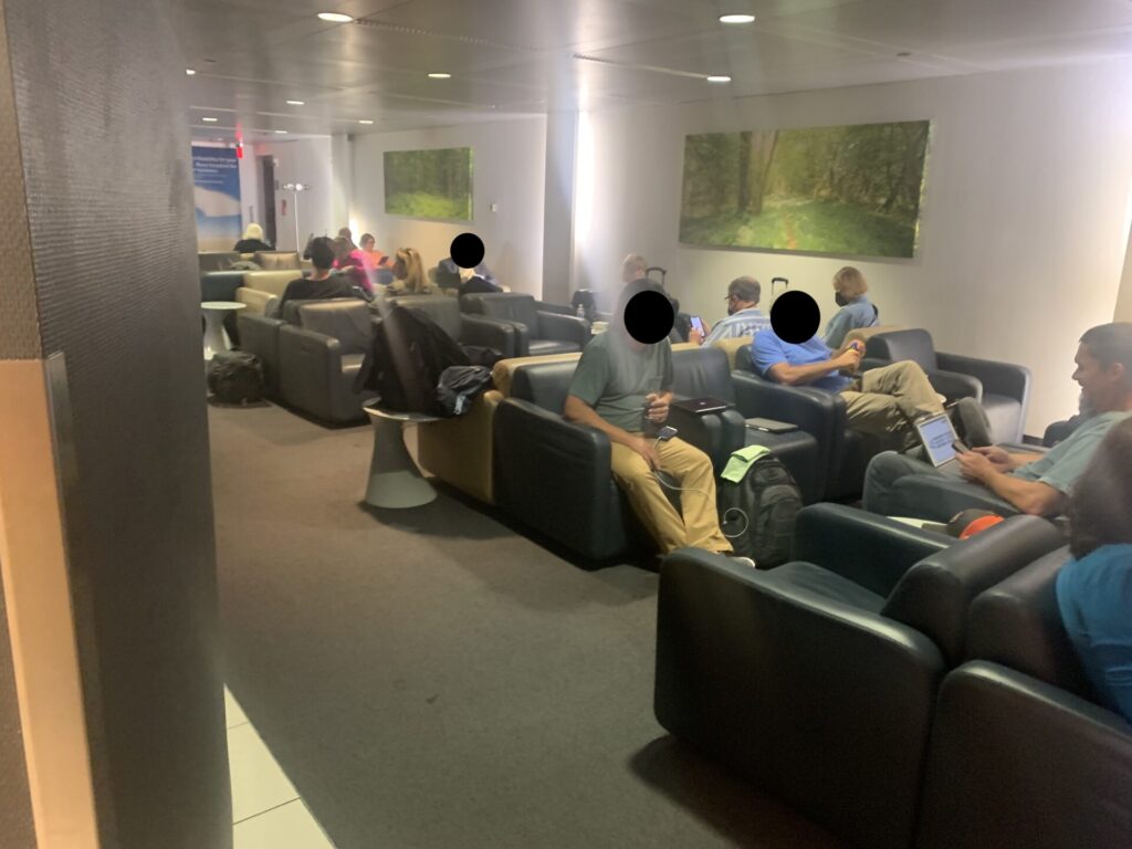 Neil Scrivener reviews Lufthansa's Business and Senator lounges in Washington Dulles' (IAD) Concourse B.