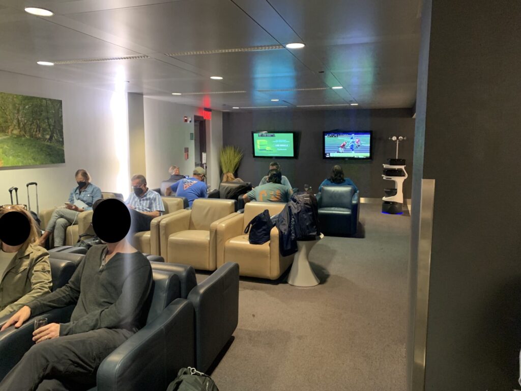 Neil Scrivener reviews Lufthansa's Business and Senator lounges in Washington Dulles' (IAD) Concourse B.