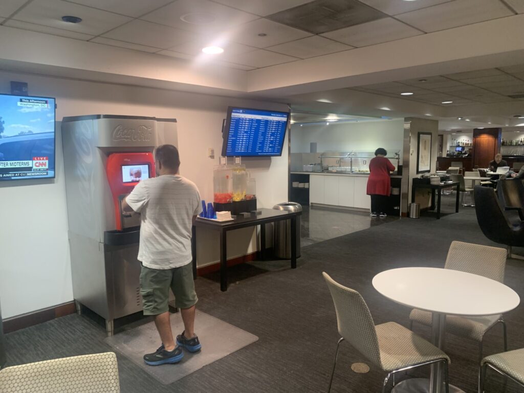 Flying Business reviews the United Airlines United Club at C17 in Washington Dulles' (IAD) Concourse C. 