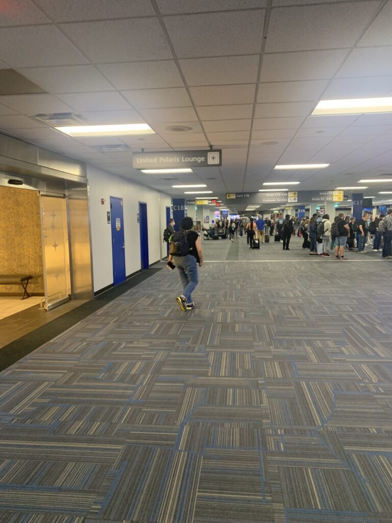 Flying Business reviews the United Airlines United Club at C17 in Washington Dulles' (IAD) Concourse C. 