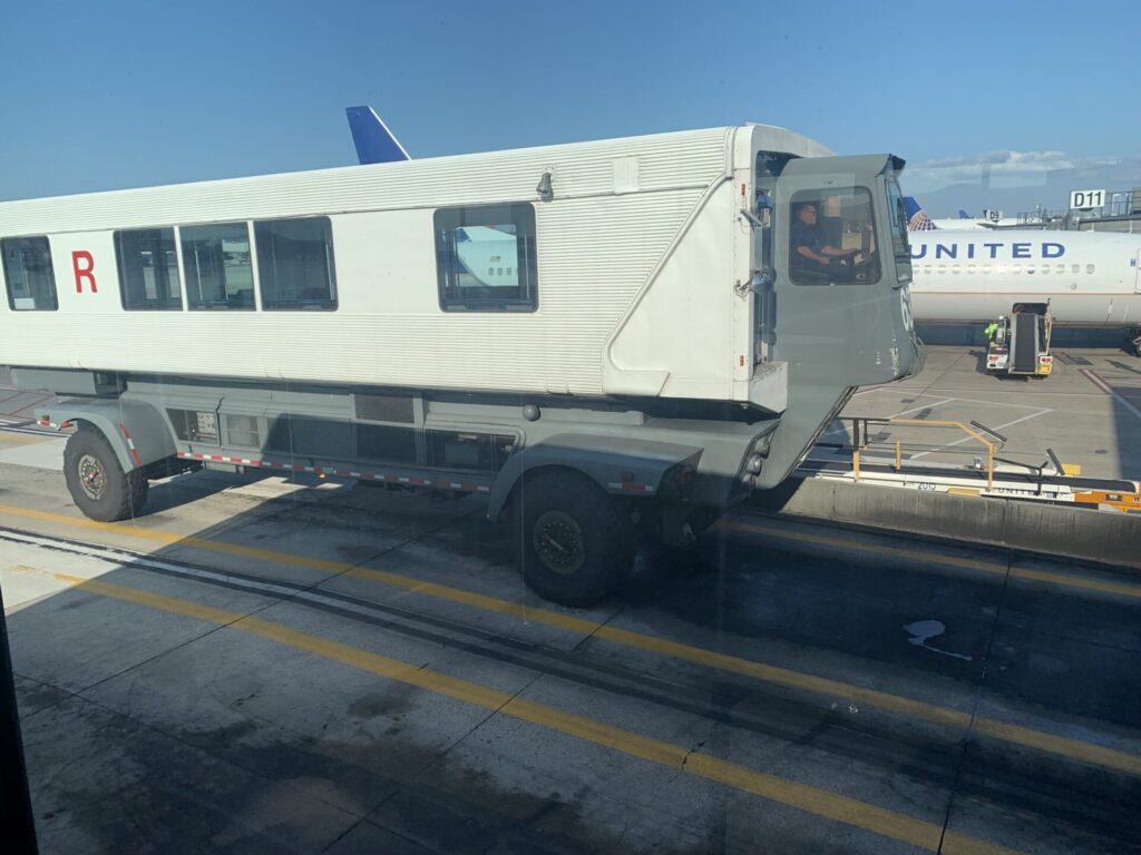 Flying Business reviews the British Airways Lounge in Washington Dulles' Airport, in Concourse B - which also serves as a Priority Pass Lounge. 