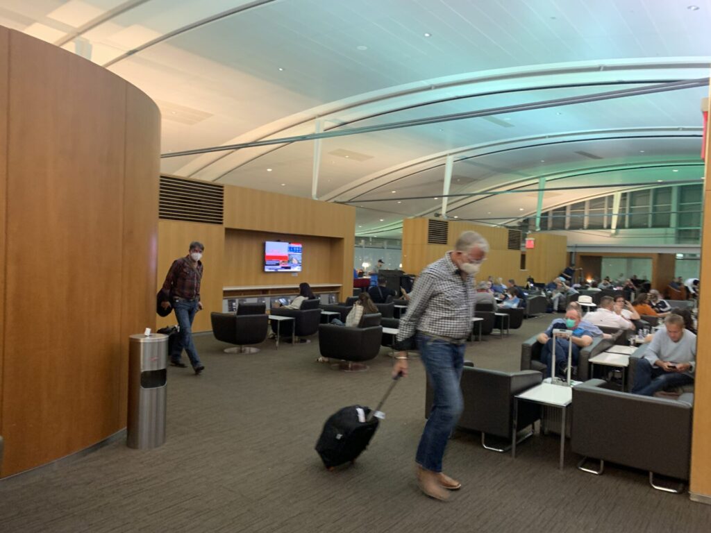 Flying Business reviews the Air Canada Maple Leaf Lounge at Canada's Toronto Pearson Airport, available to Star Alliance Gold Members.