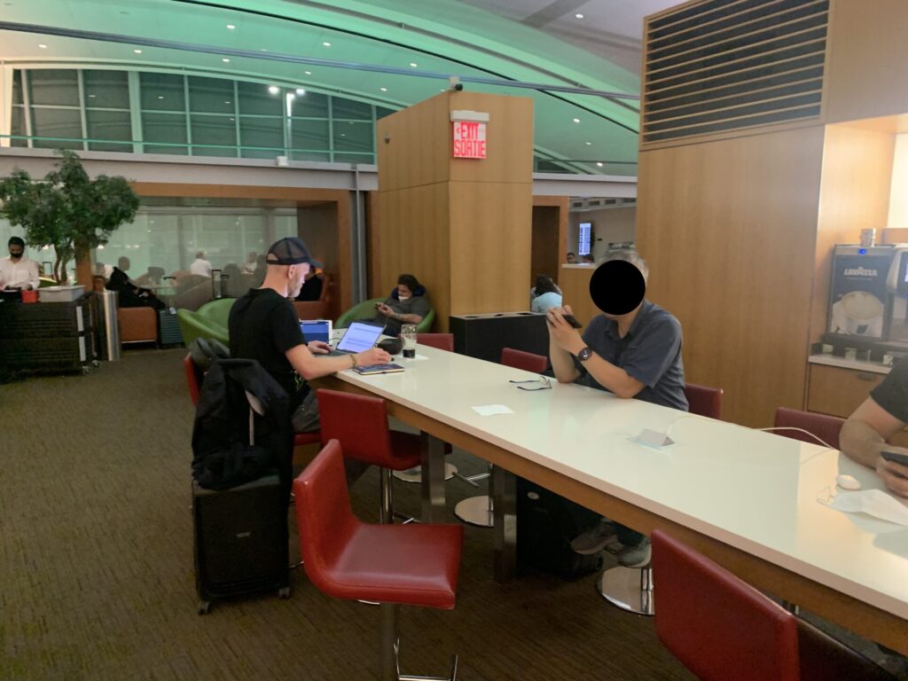 Flying Business reviews the Air Canada Maple Leaf Lounge at Canada's Toronto Pearson Airport, available to Star Alliance Gold Members.