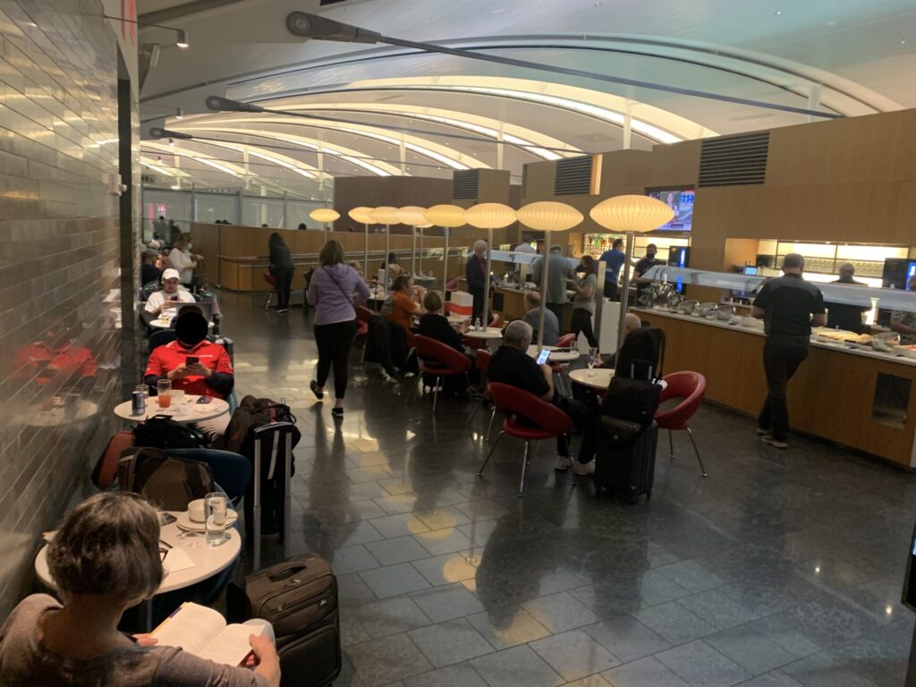 Flying Business reviews the Air Canada Maple Leaf Lounge at Canada's Toronto Pearson Airport, available to Star Alliance Gold Members.