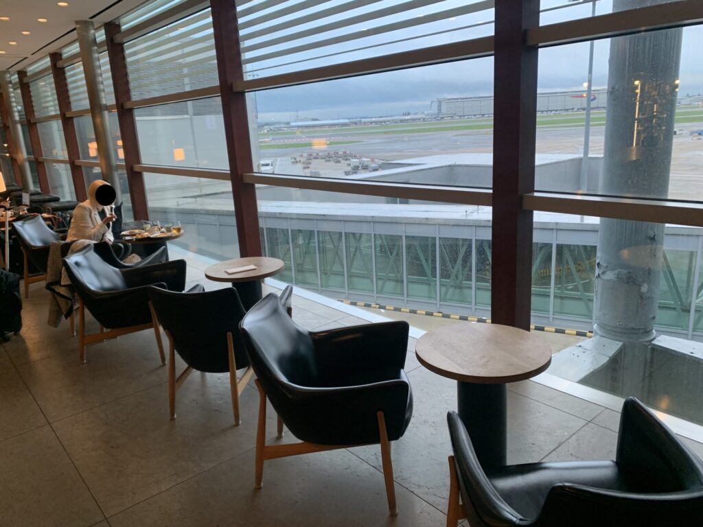 Flying Business reviews the Cathay Pacific First and Business Class Lounges at Heathrow's Terminal 3. 