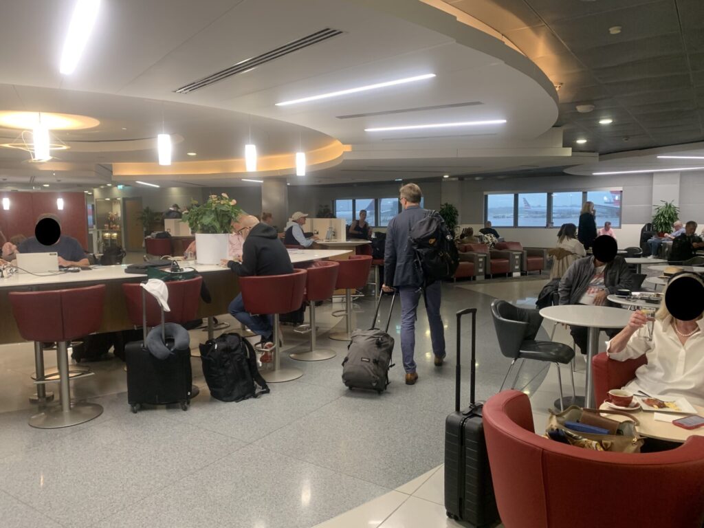 Flying Business reviews the American Airlines Flagship/Admirals Club and International First Lounges in Heathrow's Terminal 3.