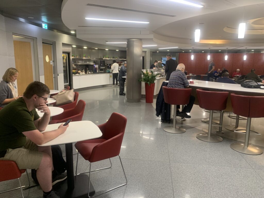 Flying Business reviews the American Airlines Flagship/Admirals Club and International First Lounges in Heathrow's Terminal 3.