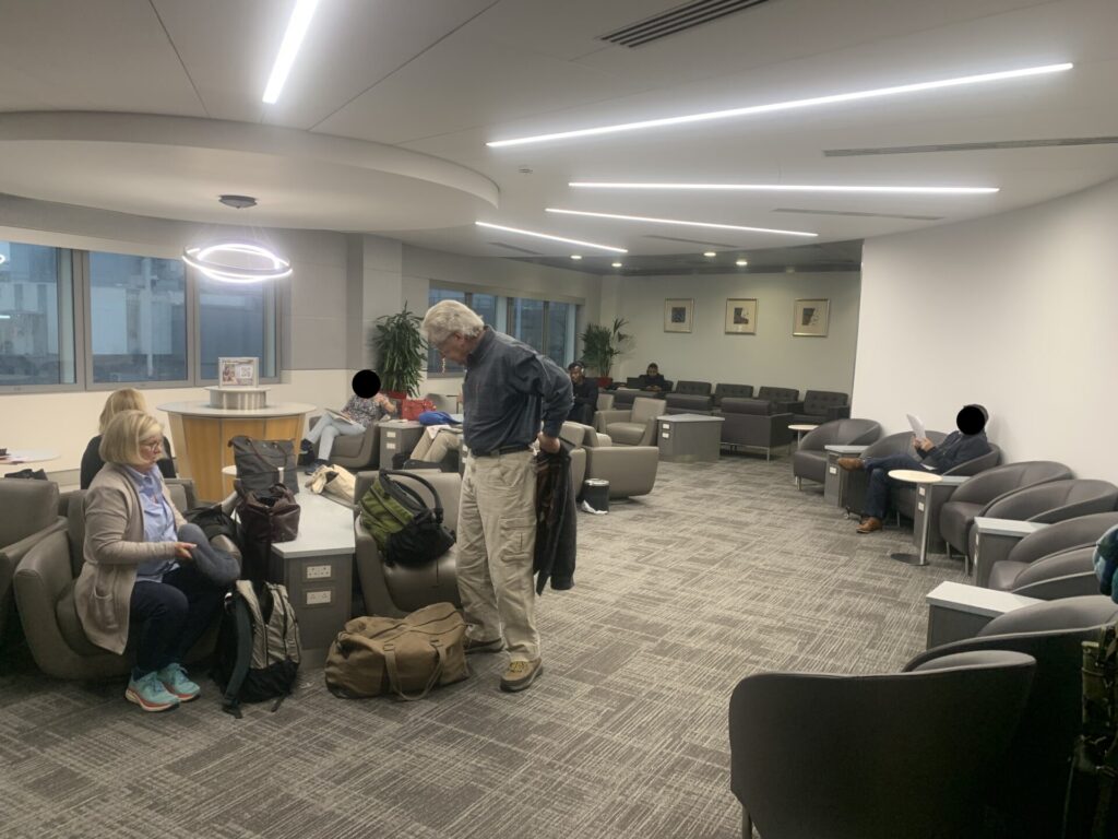 Flying Business reviews the American Airlines Flagship/Admirals Club and International First Lounges in Heathrow's Terminal 3.