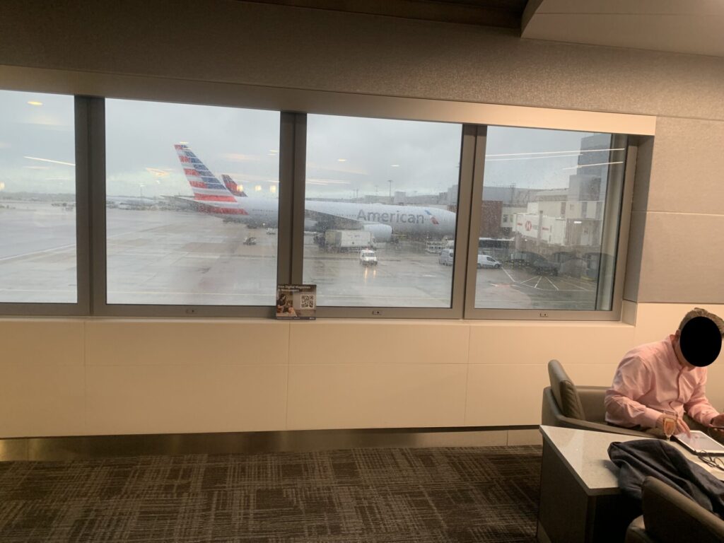 Flying Business reviews the American Airlines Flagship/Admirals Club and International First Lounges in Heathrow's Terminal 3.