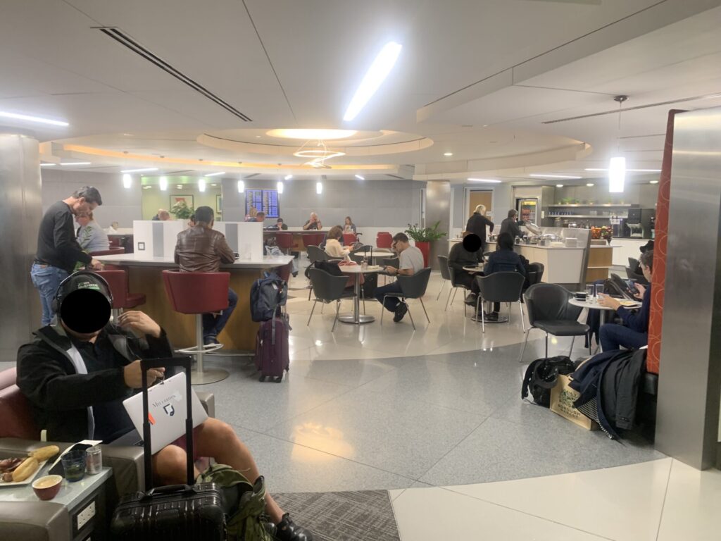 Flying Business reviews the American Airlines Flagship/Admirals Club and International First Lounges in Heathrow's Terminal 3.