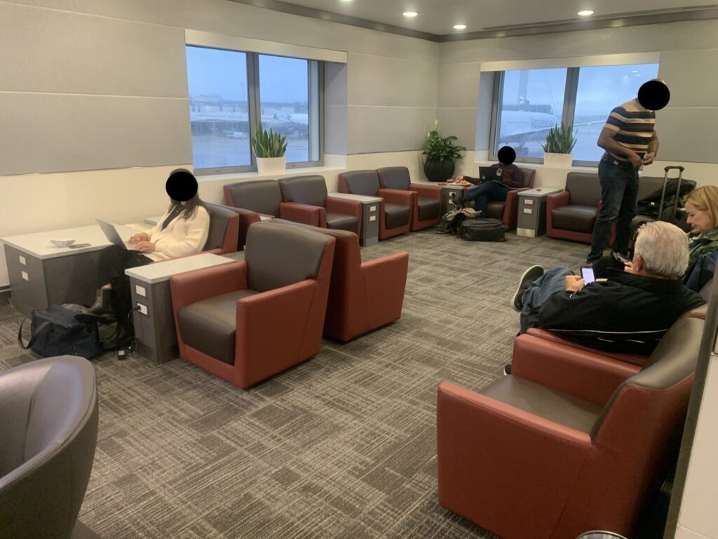 Flying Business reviews the American Airlines Flagship/Admirals Club and International First Lounges in Heathrow's Terminal 3.