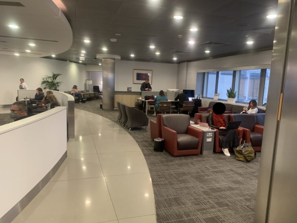 Flying Business reviews the American Airlines Flagship/Admirals Club and International First Lounges in Heathrow's Terminal 3.