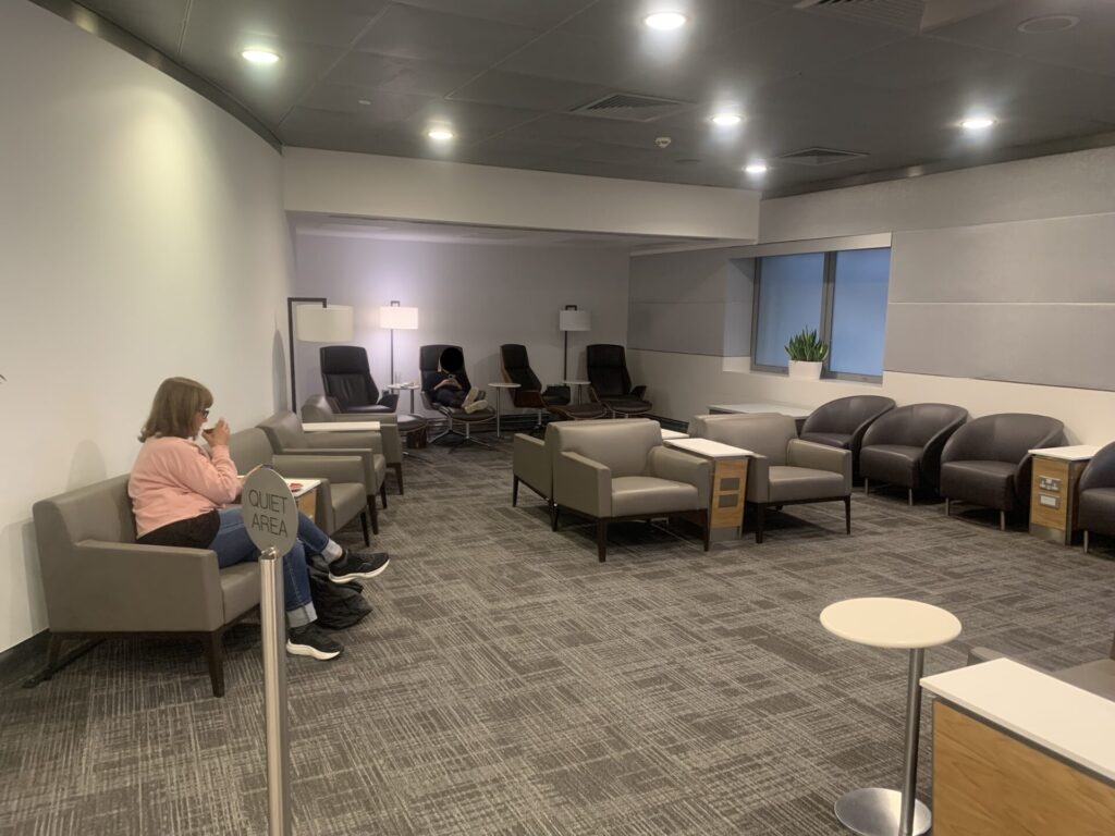 Flying Business reviews the American Airlines Flagship/Admirals Club and International First Lounges in Heathrow's Terminal 3.