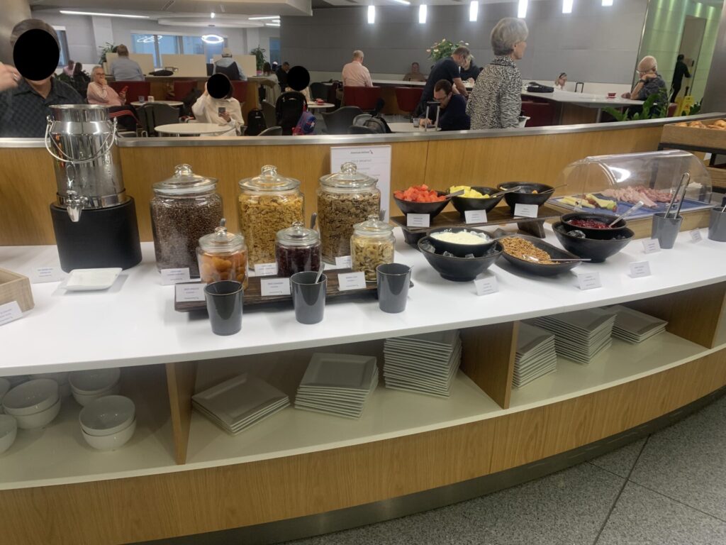 Flying Business reviews the American Airlines Flagship/Admirals Club and International First Lounges in Heathrow's Terminal 3.