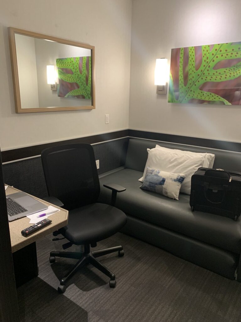 Flying Business reviews the Minute Suites in Philadelphia's International Airport at Terminals A/B, accessed via Priority Pass. 