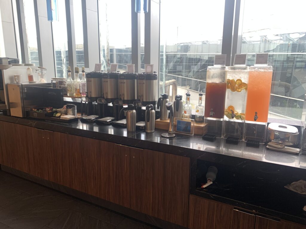 Flying Business reviews the American Express Centurion Lounge at Philadelphia's International Airport. 