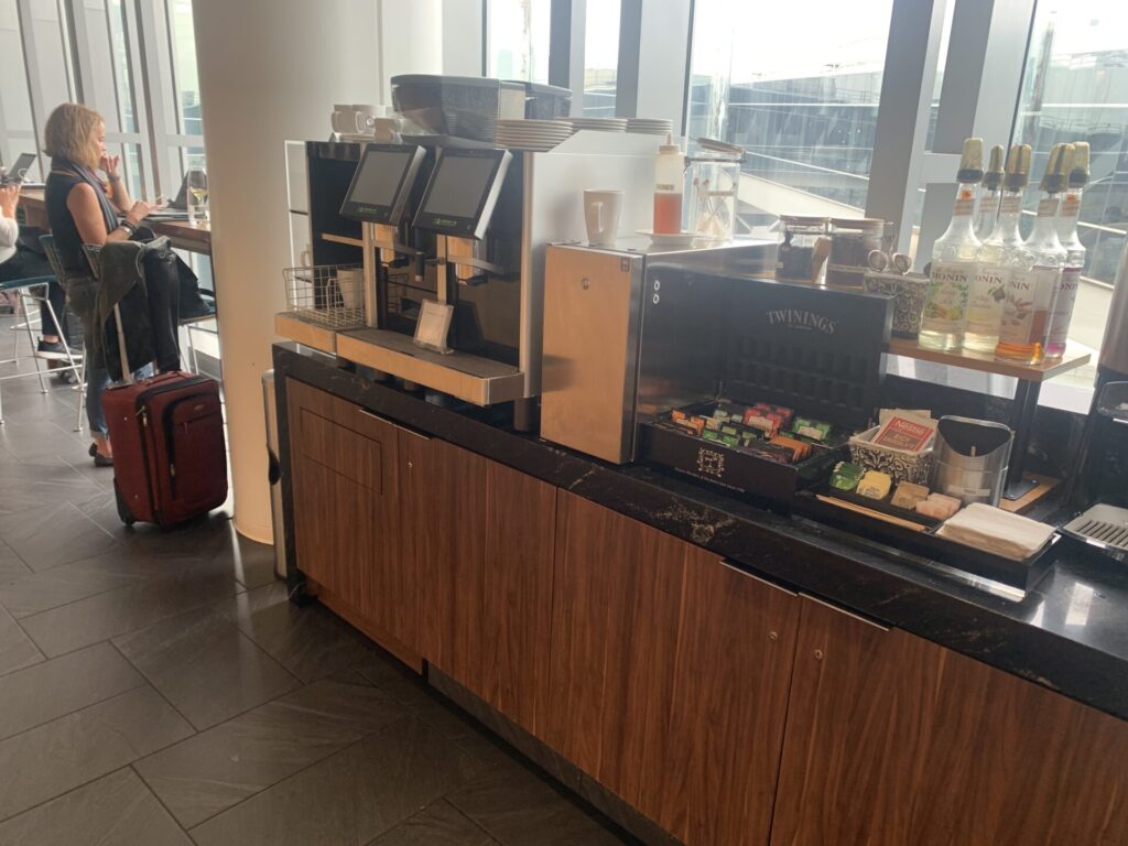 Flying Business reviews the American Express Centurion Lounge at Philadelphia's International Airport. 