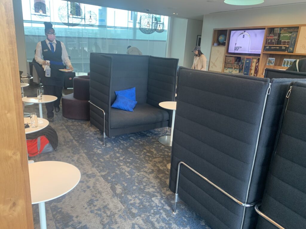 Flying Business reviews the American Express Centurion Lounge at Philadelphia's International Airport. 