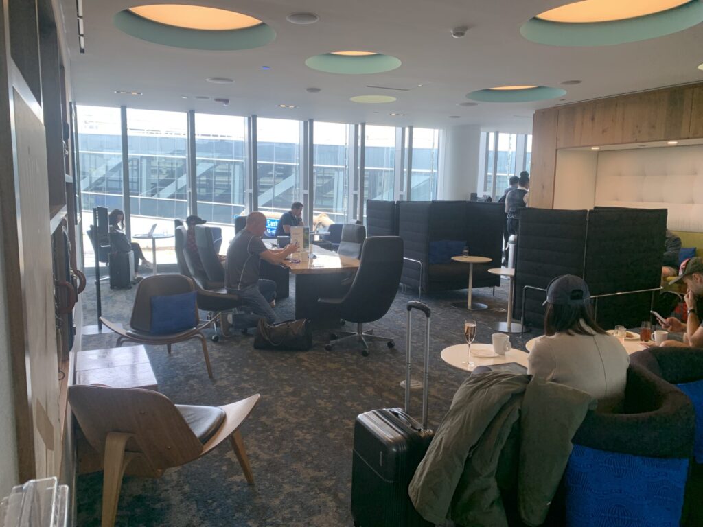 Flying Business reviews the American Express Centurion Lounge at Philadelphia's International Airport. 