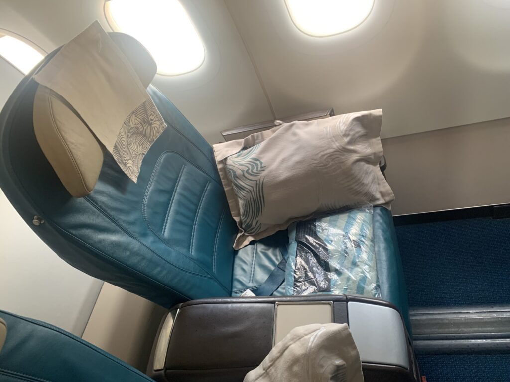 Neil Scrivener reviews Srilankan Airlines' Business Class offerings on the A320 and A330 from Colombo to Singapore and back!