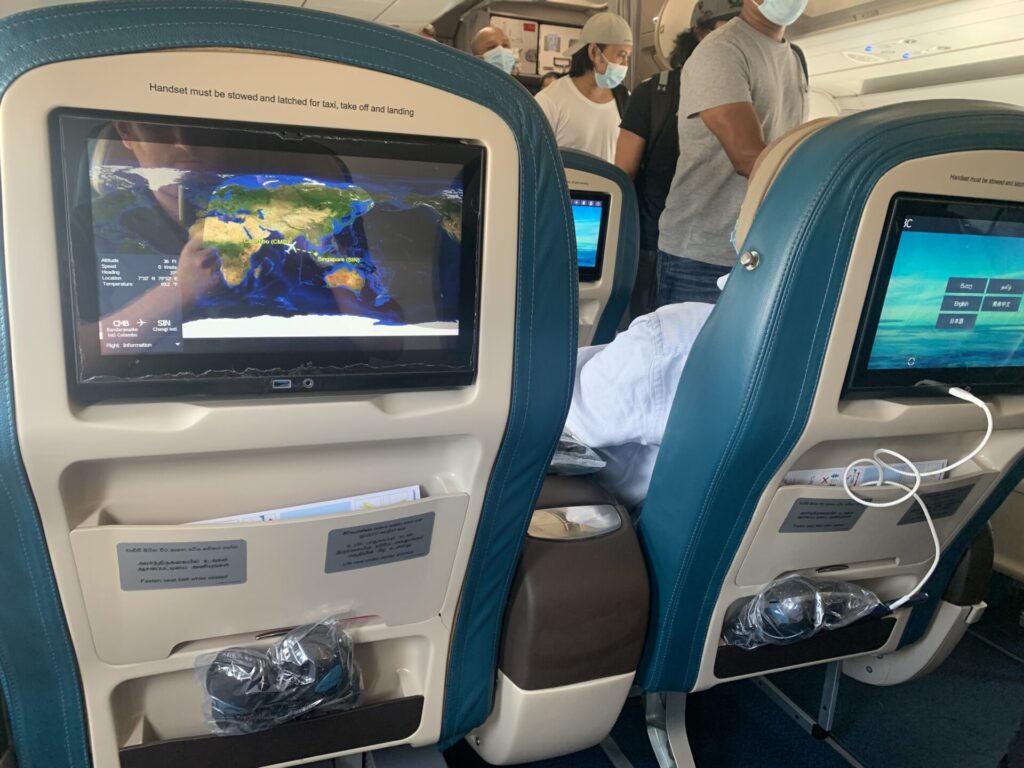 Neil Scrivener reviews Srilankan Airlines' Business Class offerings on the A320 and A330 from Colombo to Singapore and back!