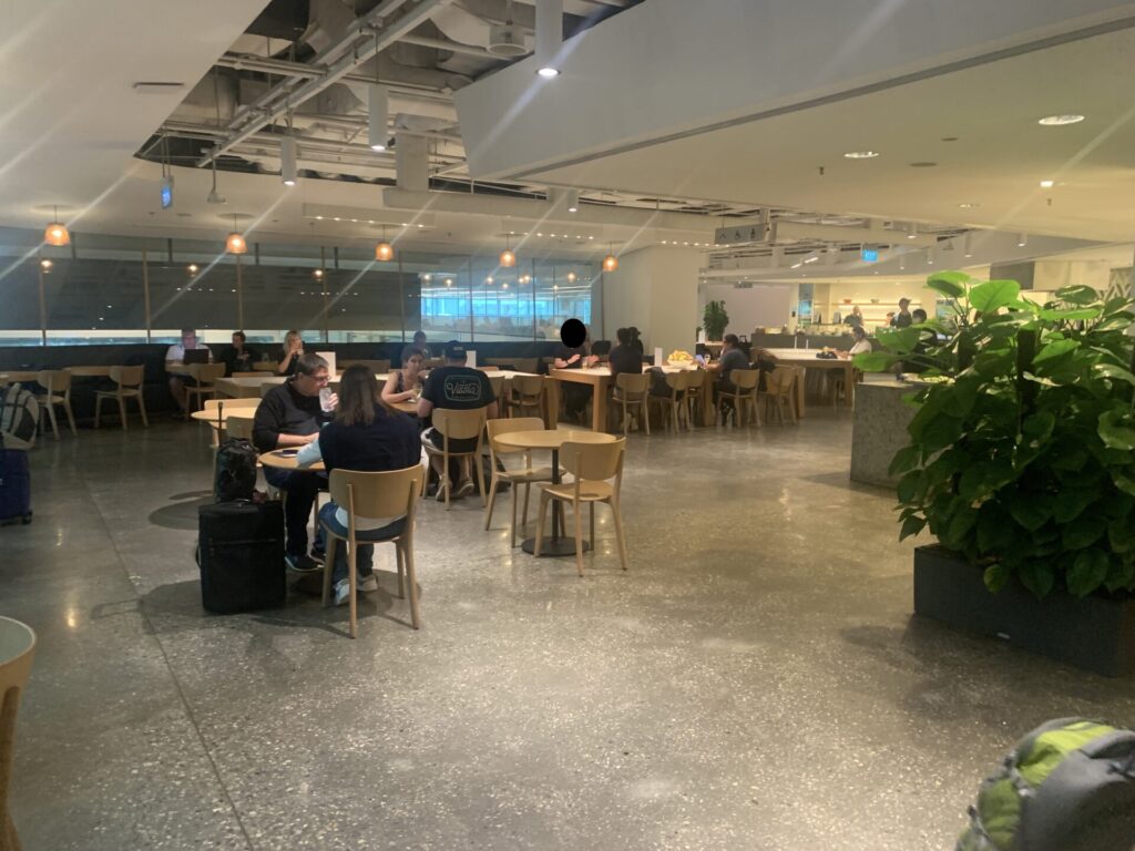 Flying Business reviews the Qantas Business Class Lounge in Terminal 1 of Singapore's Changi Airport. 