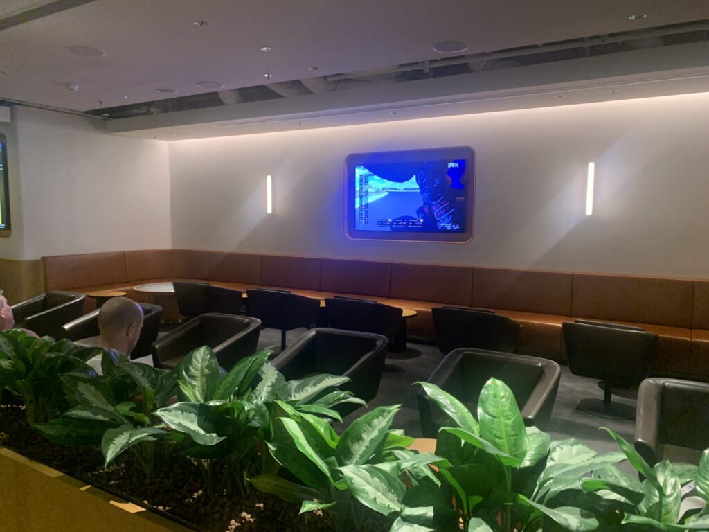 Flying Business reviews the Qantas Business Class Lounge in Terminal 1 of Singapore's Changi Airport. 