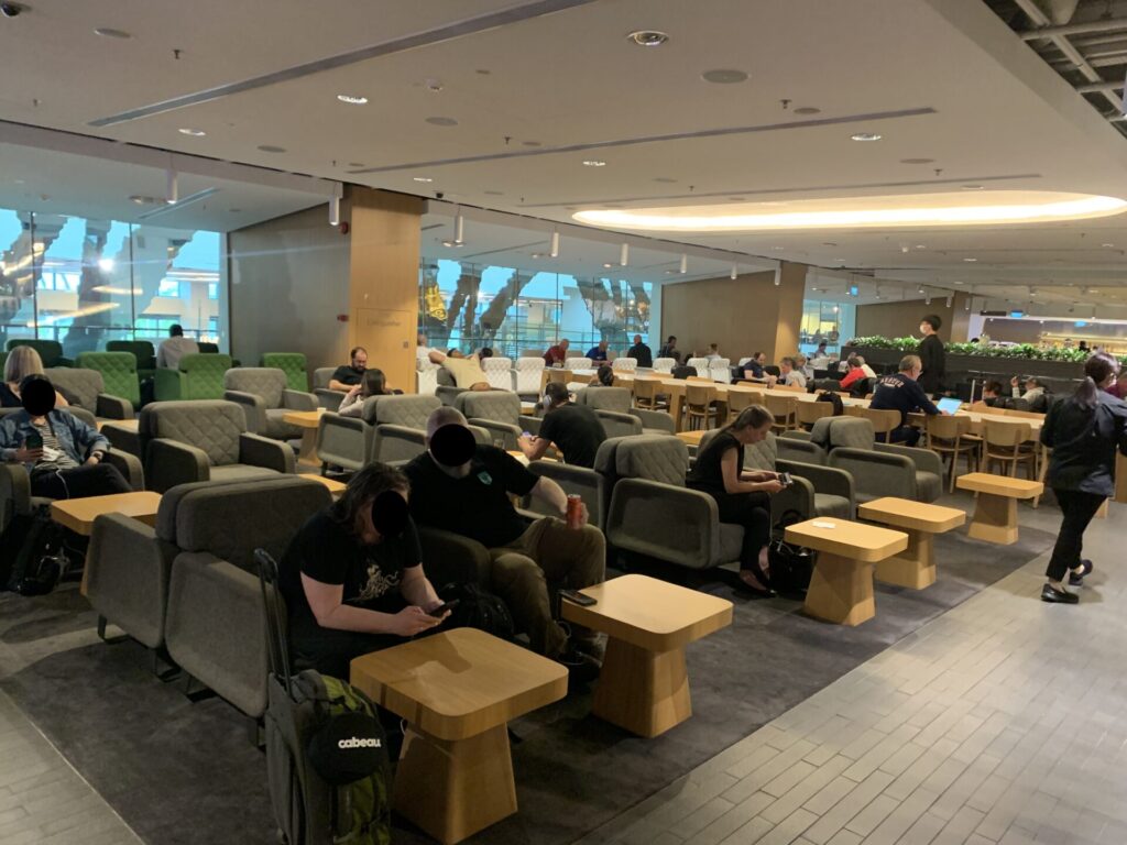 Flying Business reviews the Qantas Business Class Lounge in Terminal 1 of Singapore's Changi Airport. 