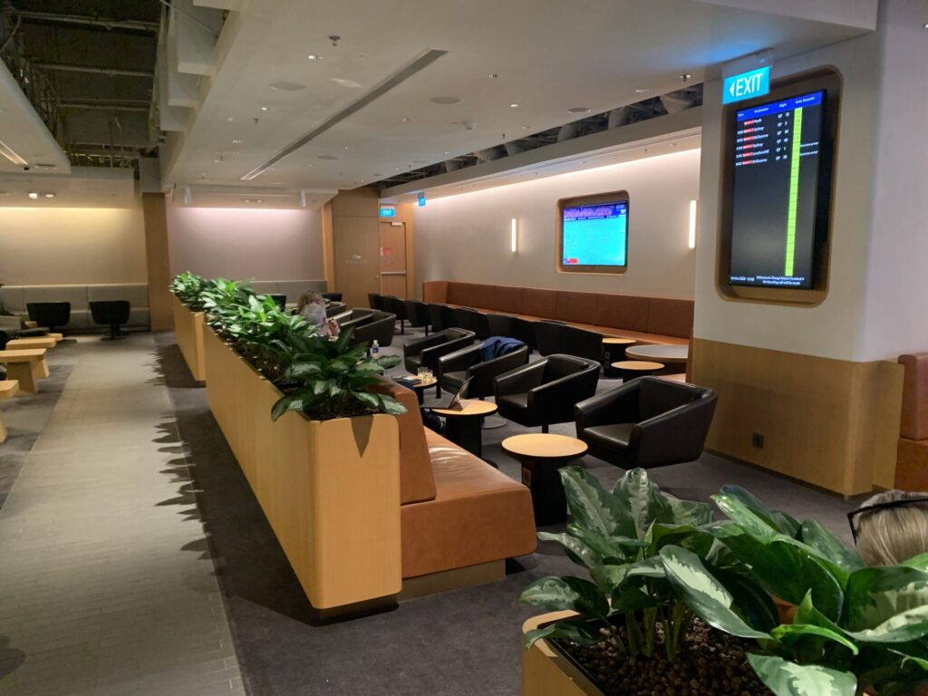 Flying Business reviews the Qantas Business Class Lounge in Terminal 1 of Singapore's Changi Airport. 