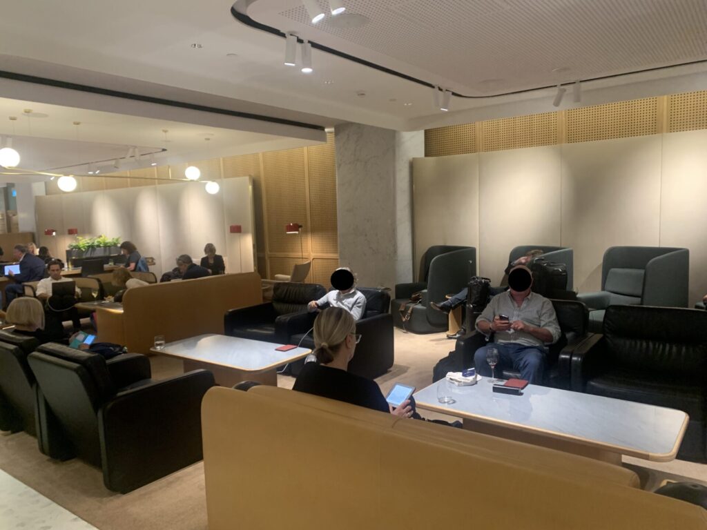 Flying Business reviews the Qantas Airlines First Lounge in Terminal 1 of Singapore's Changi Airport - accessed via OneWorld Emerald status. 