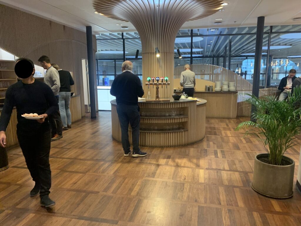 Flying Business reviews the Carlsberg Aviator Lounge in Copenhagen's Kastrup Airport in Denmark, accessed via a Priority Pass. 