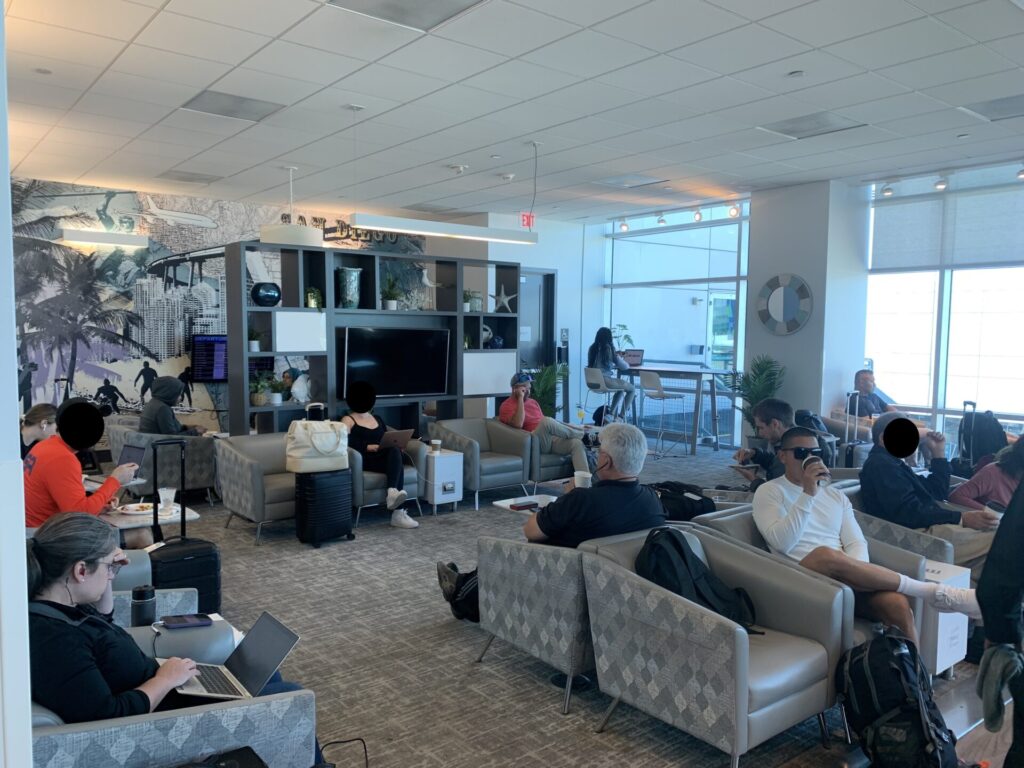 Flying Business reviews the Aspire Lounge in San Diego's International Airport, available for Priority Pass and American Express members.