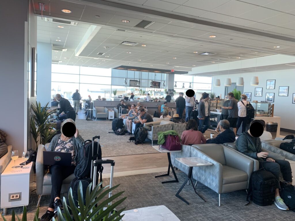 Flying Business reviews the Aspire Lounge in San Diego's International Airport, available for Priority Pass and American Express members.