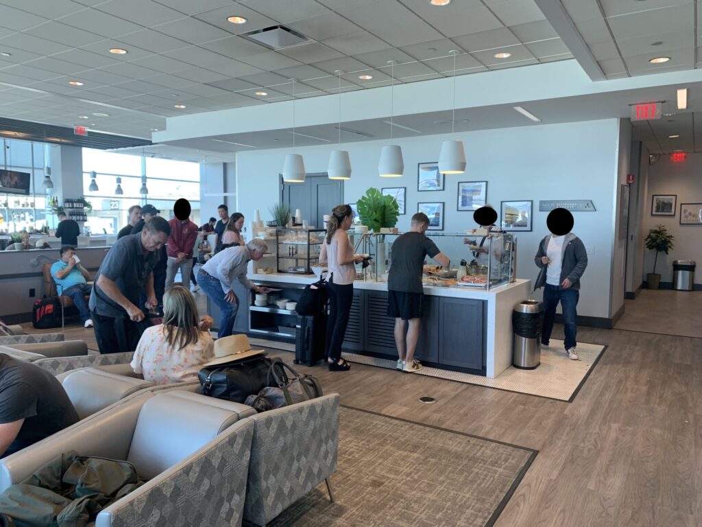 Flying Business reviews the Aspire Lounge in San Diego's International Airport, available for Priority Pass and American Express members.