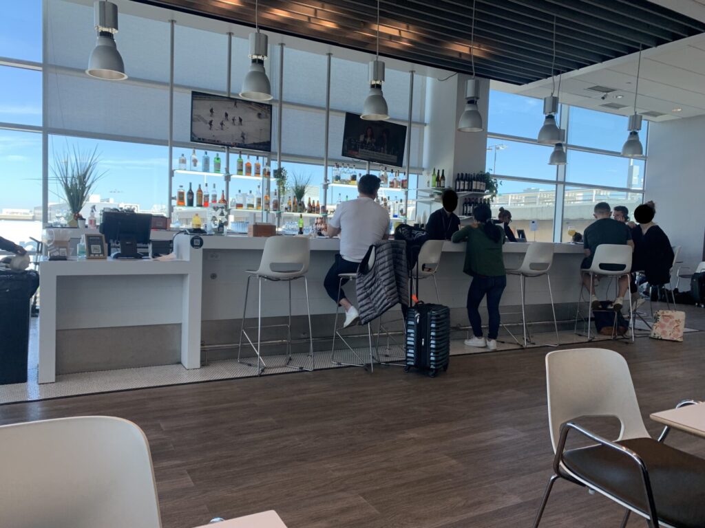 Flying Business reviews the Aspire Lounge in San Diego's International Airport, available for Priority Pass and American Express members.