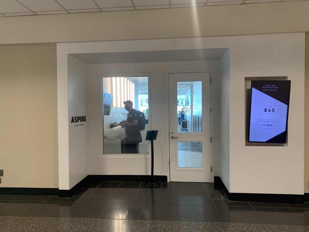 Flying Business reviews the Aspire Lounge in San Diego's International Airport, available for Priority Pass and American Express members.